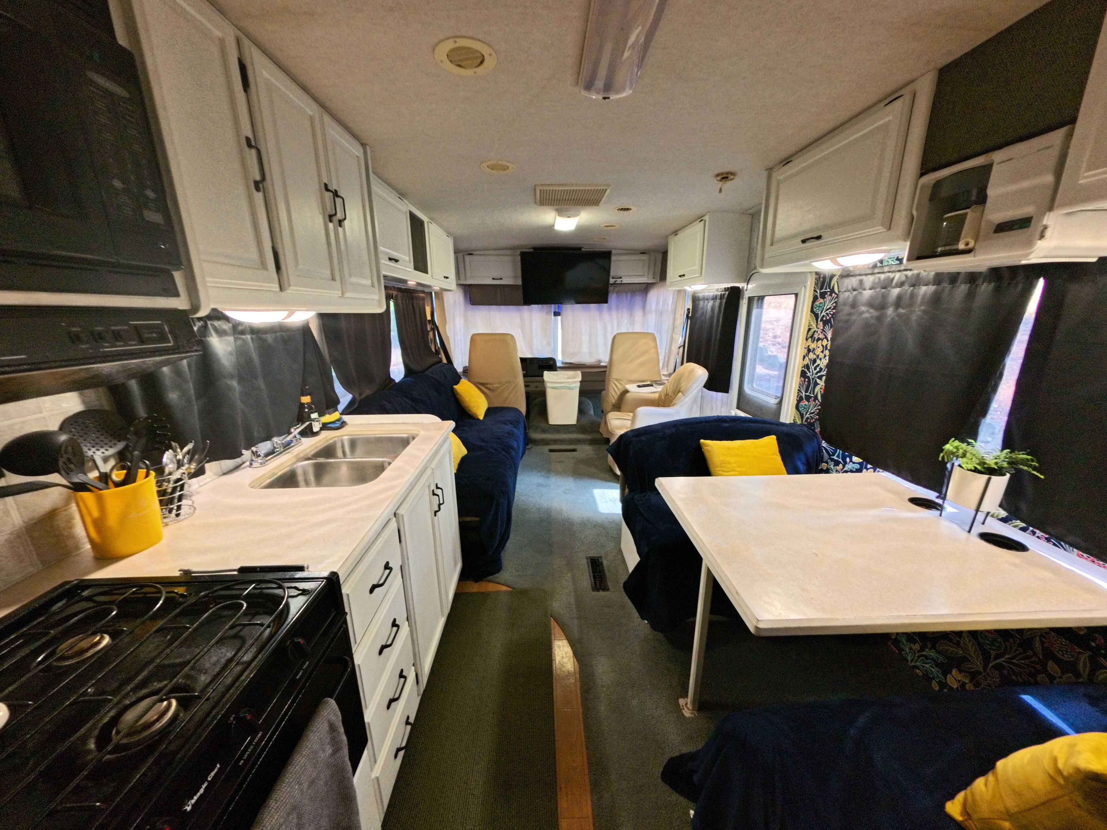 雪櫃、微波爐、焗爐、爐具