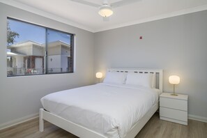 2 bedrooms, desk, iron/ironing board, WiFi