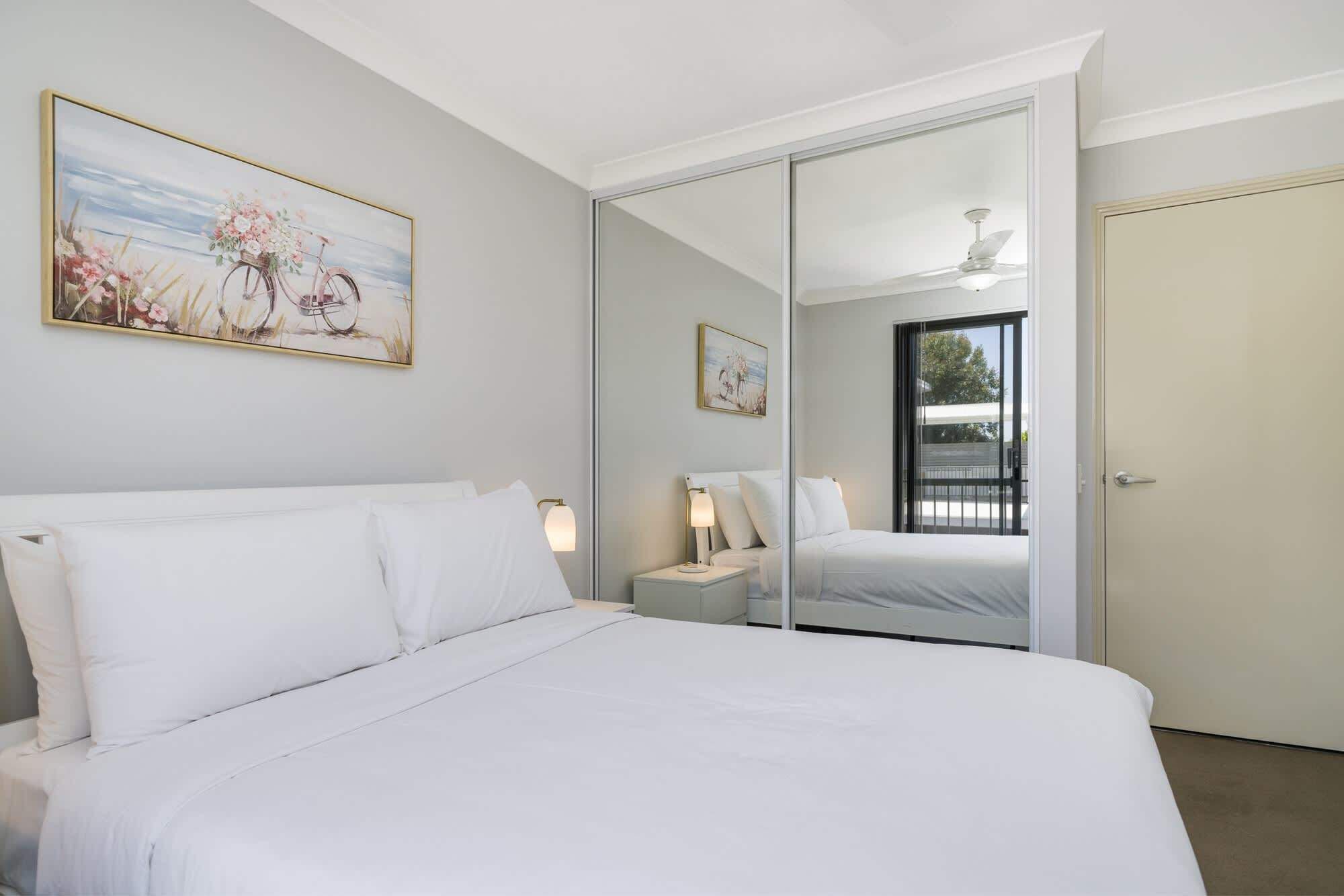 2 bedrooms, desk, iron/ironing board, WiFi