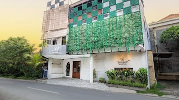 Fachada de la propiedad