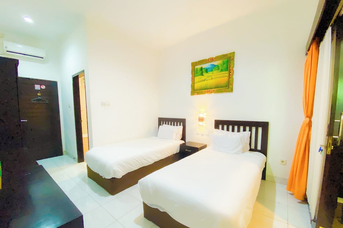 Chambre supérieure avec lits jumeaux | Bureau, accès au Wi-Fi (inclus), literie fournie