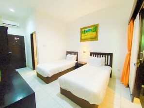 Superior Twin Room | Desk, WiFi (free), bed sheets - Eco Boo Boo - Green Genesis (Jimbaran)