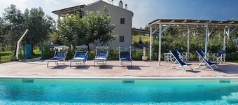 Villa Campoluce: A welcoming two-story villa in a quiet position, in the Marche countryside, at a short distance from the sea, with Free WI-FI.