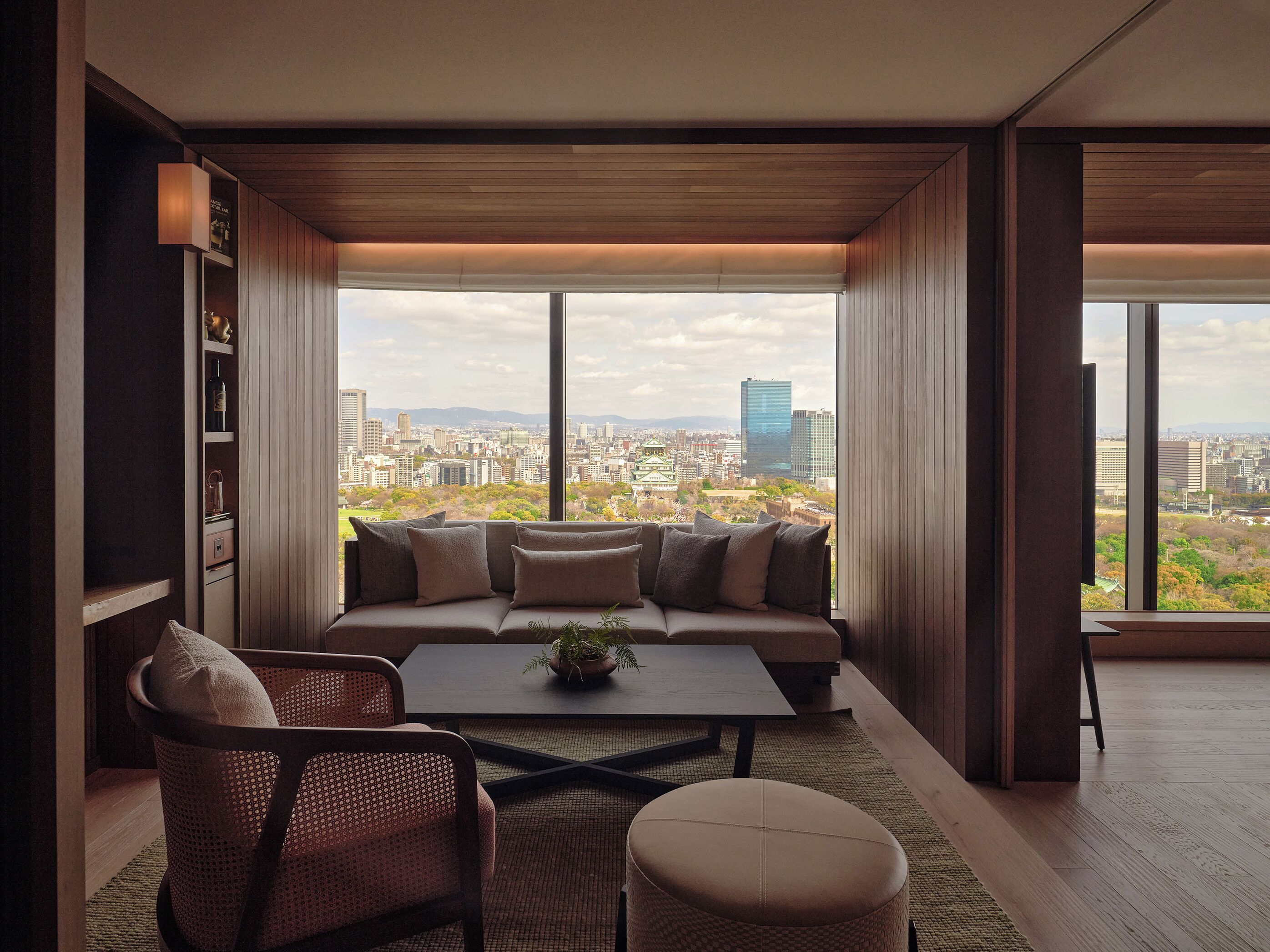 Frette Italian sheets, premium bedding, free minibar items, in-room safe