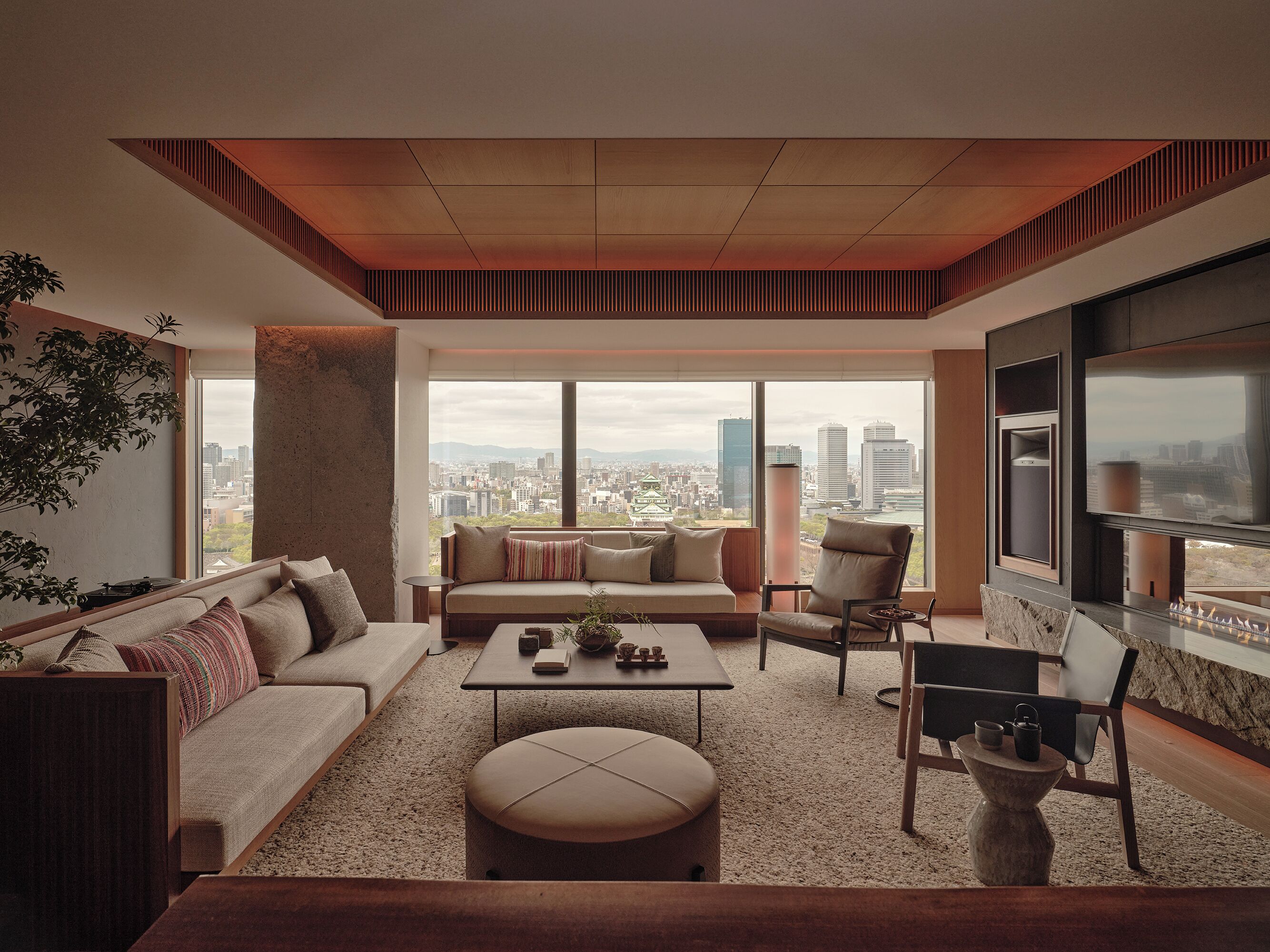 パティーナ スイート キングベッド 1 台 大阪城ビュー | リビング エリア | スマートテレビ