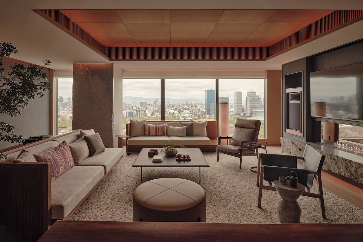 Suite, 1 très grand lit (Patina | Osaka Castle View) | Aire de séjour | Téléviseur connecté