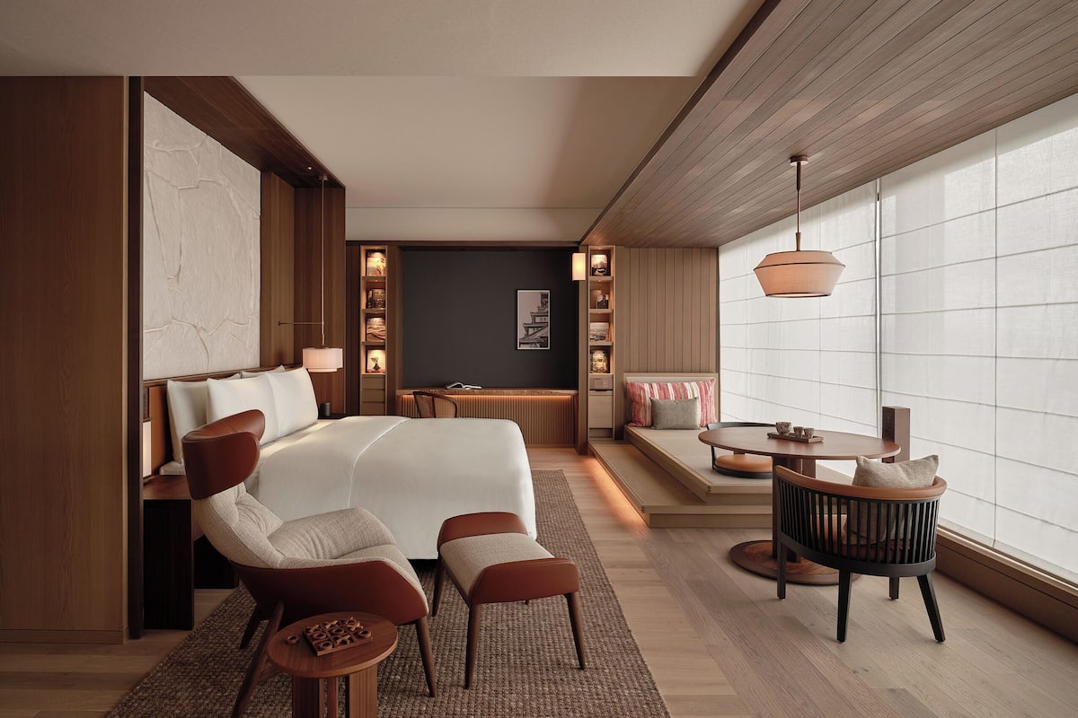 Deluxe Suite, 1 King Bed, City View | Frette Italian sheets, premium bedding, free minibar items, in-room safe