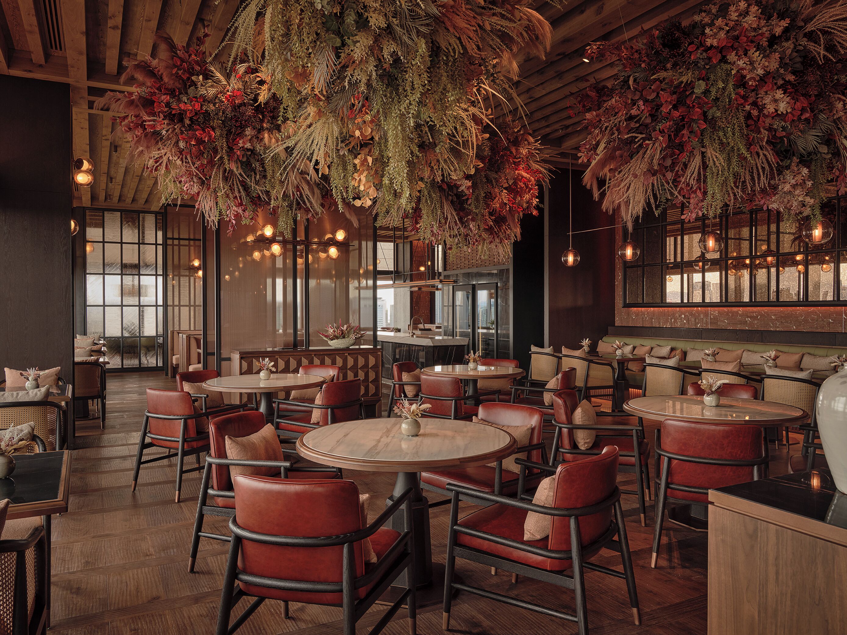 5 restaurants; breakfast, lunch, and dinner served