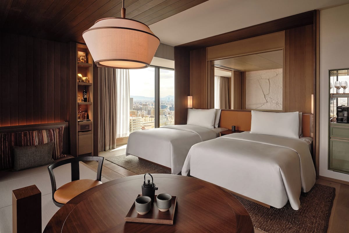 Frette Italian sheets, premium bedding, free minibar items, in-room safe