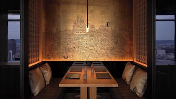 6 ๊ฐ์ ๋ ์คํ ๋, ์์นจ ์์ฌ, ์ ์ฌ ์์ฌ, ์ ๋
 ์์ฌ ์ ๊ณต(ํํฌํ
์ด๋ธ ์๋ฆฌ)