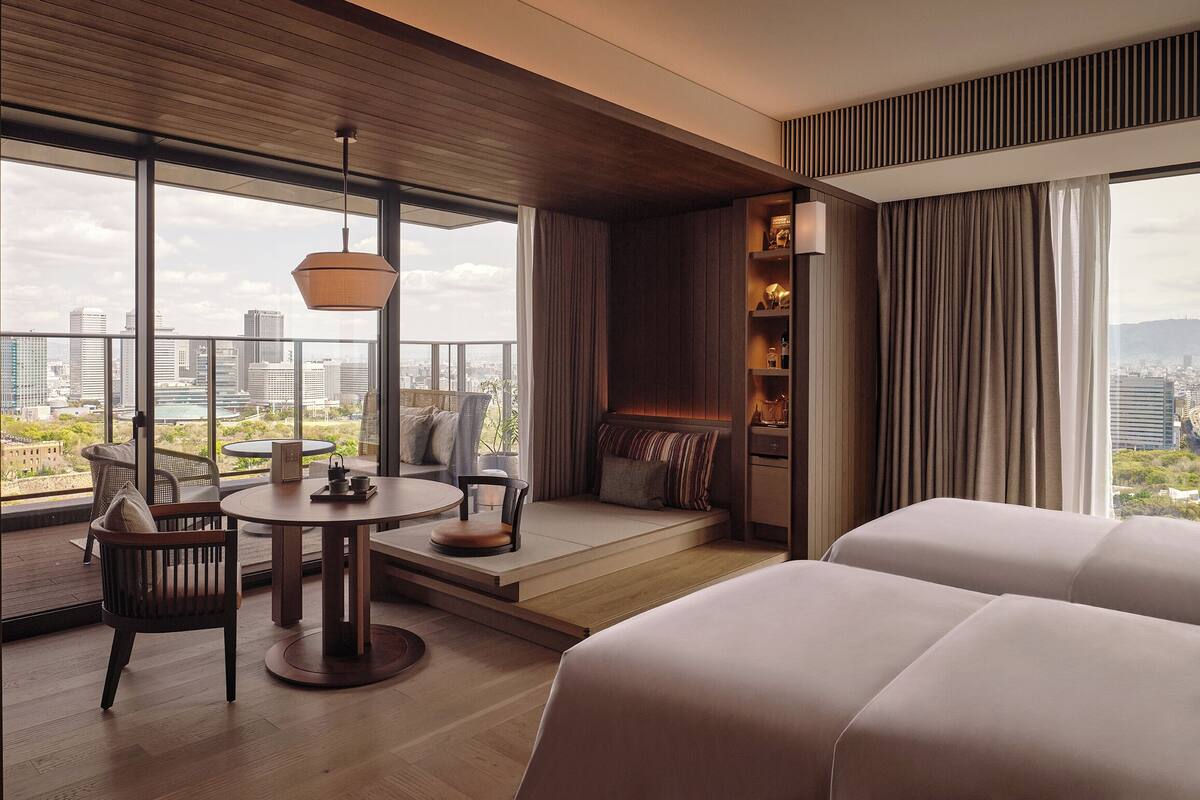 套房, 2 张双人床 (Urban | Osaka Castle View) | 意大利 Frette 床单、高档床上用品、免费迷你吧物品、客房内保险箱