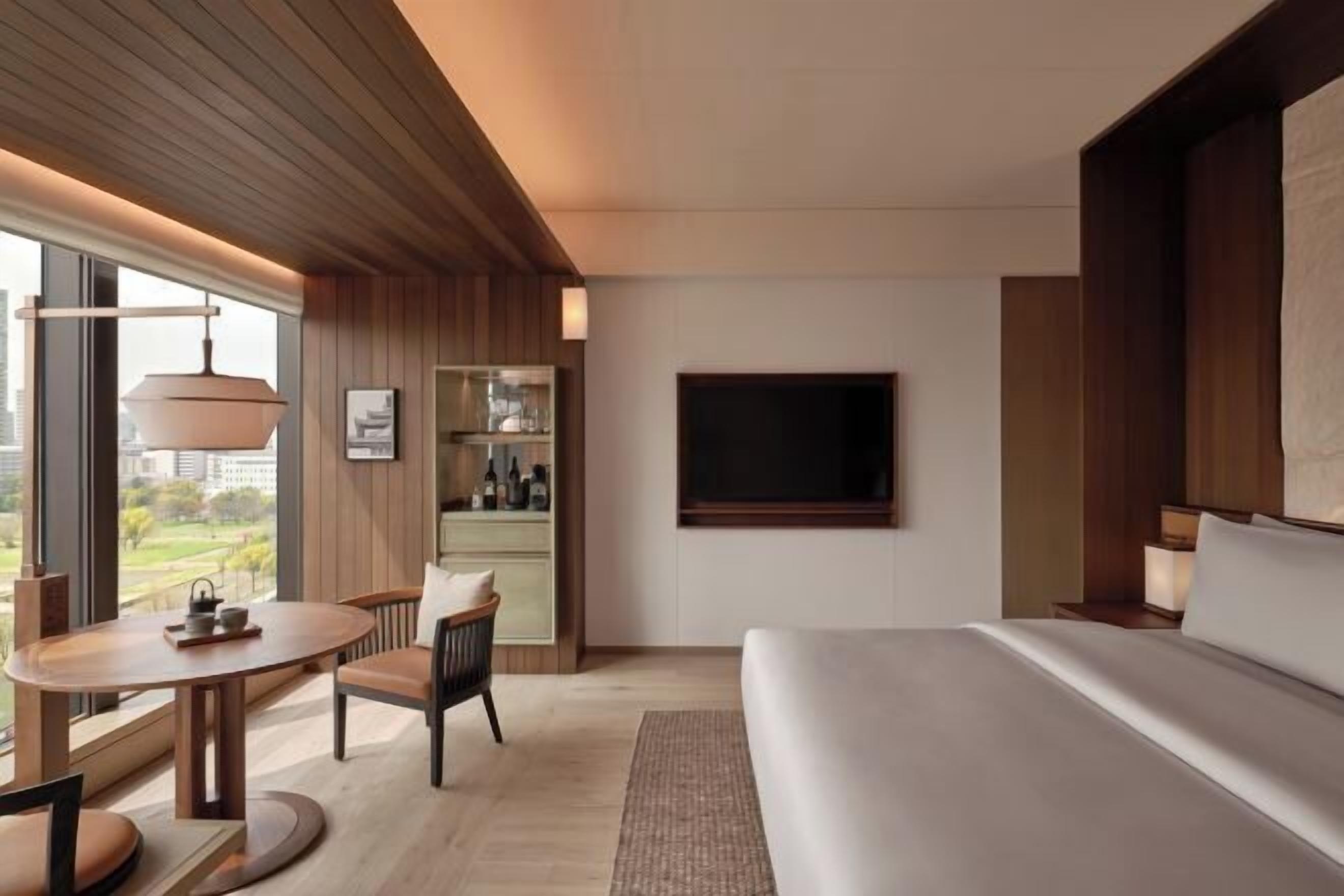 イタリアのフレッテ製シーツ、高級寝具、ミニバーのアイテム (無料)、セーフティボックス (室内)