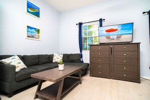 Televisión y oficina 