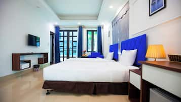 Quarto casal ou duplo júnior, vista para o pátio | Escrivaninha, Wi-Fi de cortesia, roupa de cama