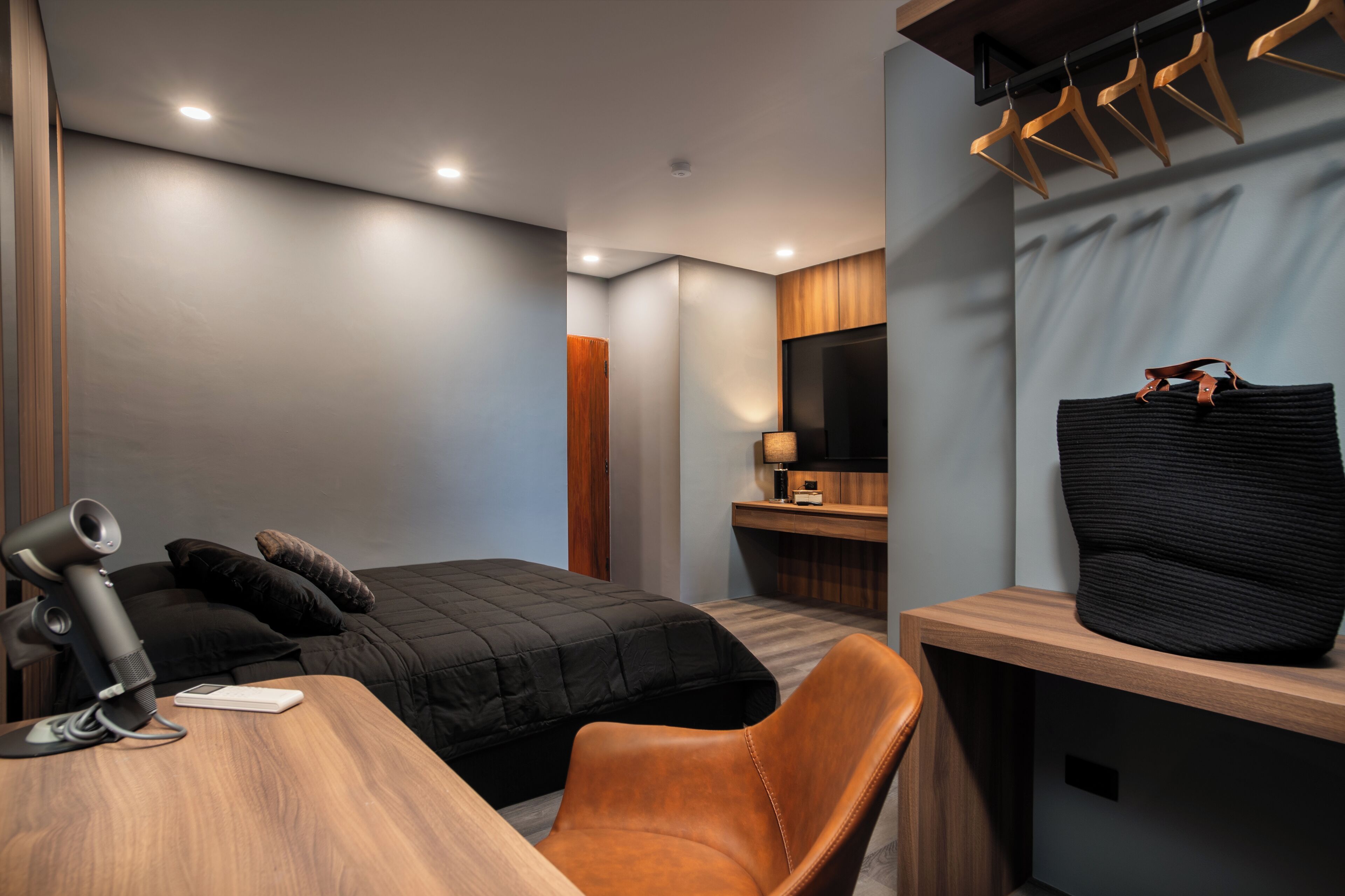 Bureau, espace de travail pour ordinateur portable, Wi-Fi gratuit