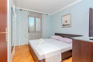 3 habitaciones, tabla de planchar con plancha y wifi gratis 