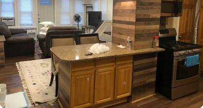 Charming 1-bedroom house in lovely Queens with AC/Heat WiFi