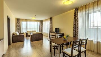 Comfort-suite - balkon | 1 soveværelse, skrivebord, arbejdsområde til bærbare computere