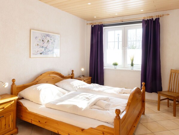 4 bedrooms, travel cot, free WiFi