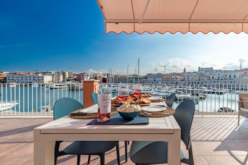 Schöne Wohnung für 6 Gäste mit  W-LAN, Klimaanlage, TV, Terrasse und Panoramablick