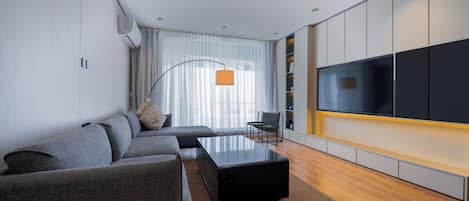 Smart TV 50-inci dengan saluran TV satelit dan TV