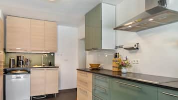 Kühlschrank, Ofen, Herdplatte, Geschirrspüler