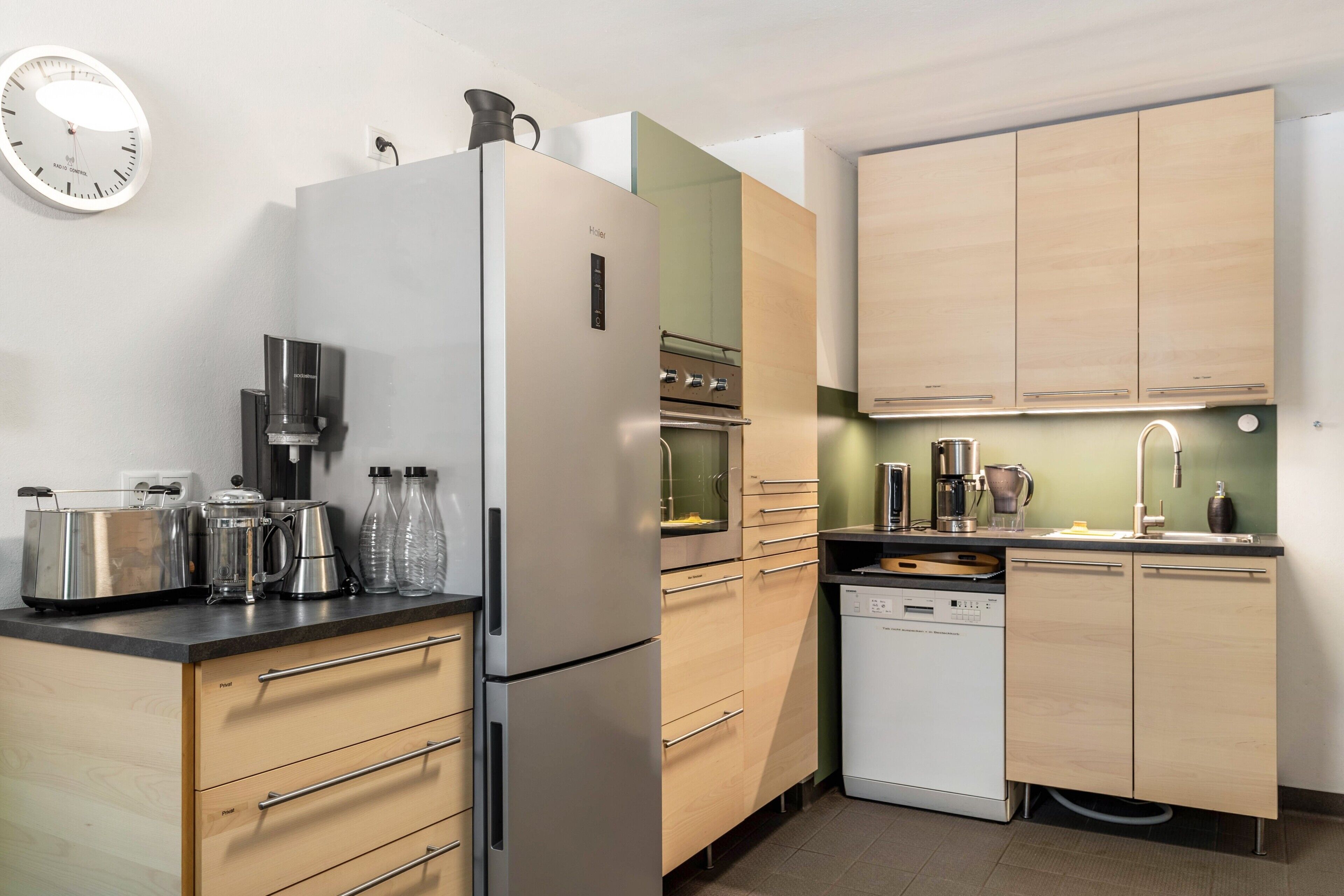 Geladeira, fogão, cooktop, lava-louças