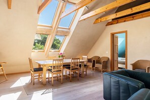 Dining - Holiday Home 'Der Flusshof, Ferienhaus' with Shared Terrace, Shared Garden and Wi-Fi (Werben)