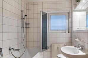 Dusch, hårtork och handdukar