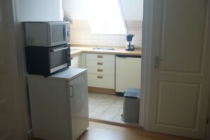 Microwave, oven, stovetop, coffee/tea maker