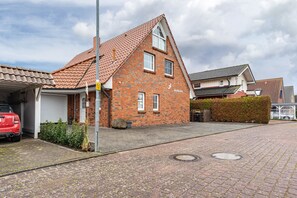 Exterior - Apartment ''dat Rode Huus' - Ferienwohnung' with Private Terrace, Private Garden and Wi-Fi (Kronsgaard)