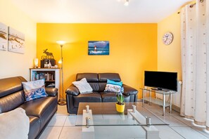 TV, stereo - Apartment ''dat Rode Huus' - Ferienwohnung' with Private Terrace, Private Garden and Wi-Fi (Kronsgaard)