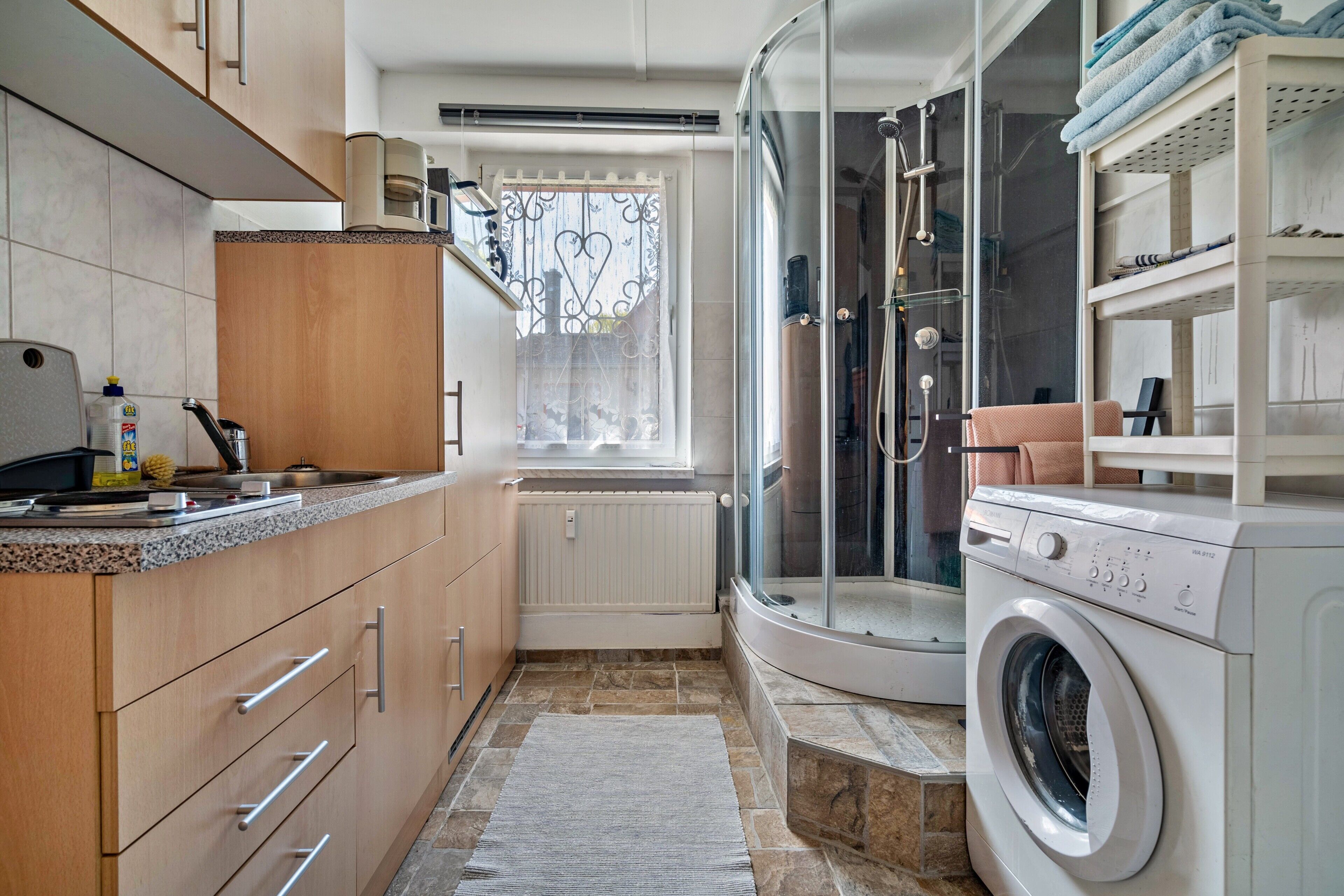 Shower, towels