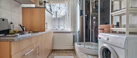 Shower, towels