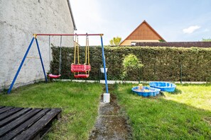 Children’s area - Apartment 'Fewo Moritz' with Shared Garden (Mirow)