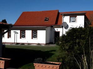 Exterior - Apartment 'Ferienwohnung Max Und Moritz' with Shared Garden (Mirow)