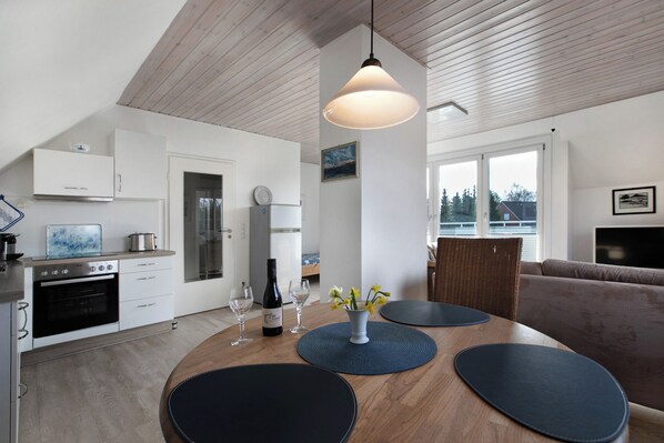 Interior - Apartment 'Ferienwohnung Ackerkoog' with Balcony and Wi-Fi (Niebüll)