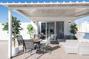 Deluxe Studio, City View | Terrace/patio