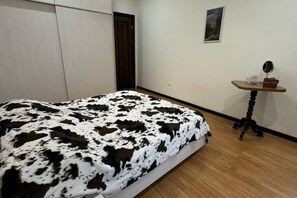 1 chambre, fer et planche à repasser, Wi-Fi, draps fournis