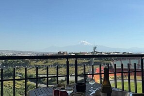 Outdoor dining - Квартира с потрясающим видом.

 (Yerevan)