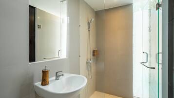 Biệt thự cơ bản, quang cảnh hồ bơi | Phòng tắm | Xà phòng, dầu gội, giấy vệ sinh