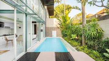 Hồ bơi ngoài trời