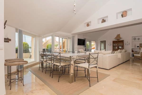 Apartment | Dining