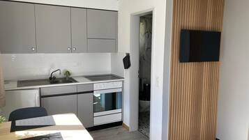 Réfrigérateur, micro-ondes, plaque de cuisson, cafetiÚre/bouilloire