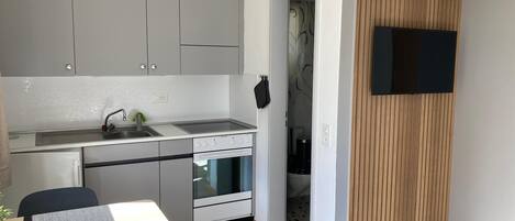 Fridge, microwave, stovetop, coffee/tea maker