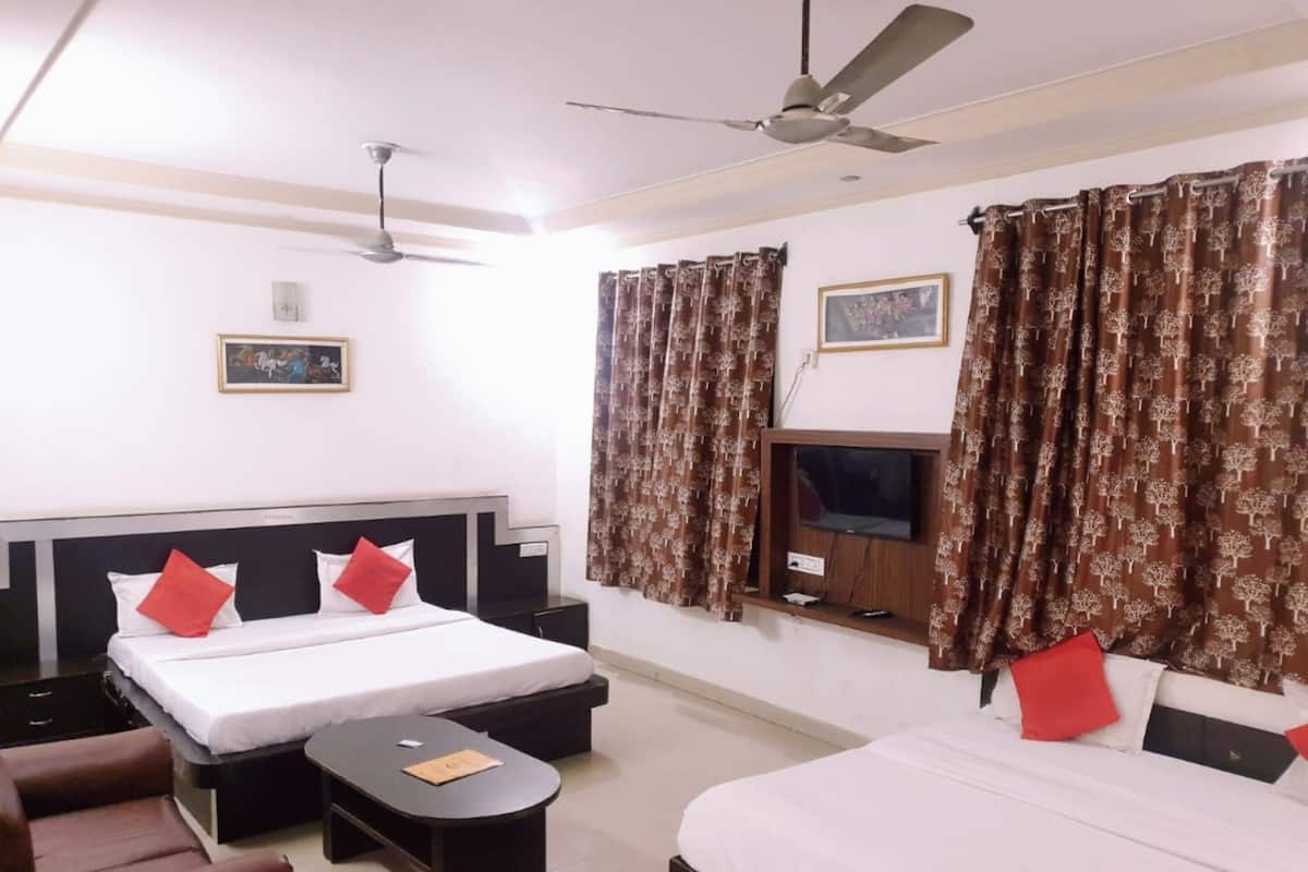 Deluxe Quadruple Room, City View | Free WiFi, bed sheets