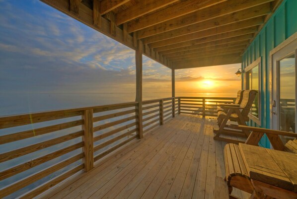 Terrace/patio - Sleeps 22 | 3 Homes on the Bay w/ Waterfront Pool + Boat Dock | Laguna Village (Corpus Christi)