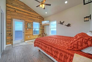 15 bedrooms, iron/ironing board, free WiFi, bed sheets - Sleeps 38 | 5 Laguna Village Homes | Waterfront Pool, Private Boat Dock, Ramp (Corpus Christi)