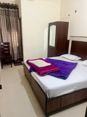 Standard Room | Soundproofing, free WiFi - Hotel Blessing Inn (Jalandhar)