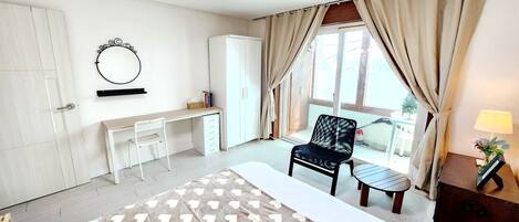Iron/ironing board, WiFi, bed sheets
